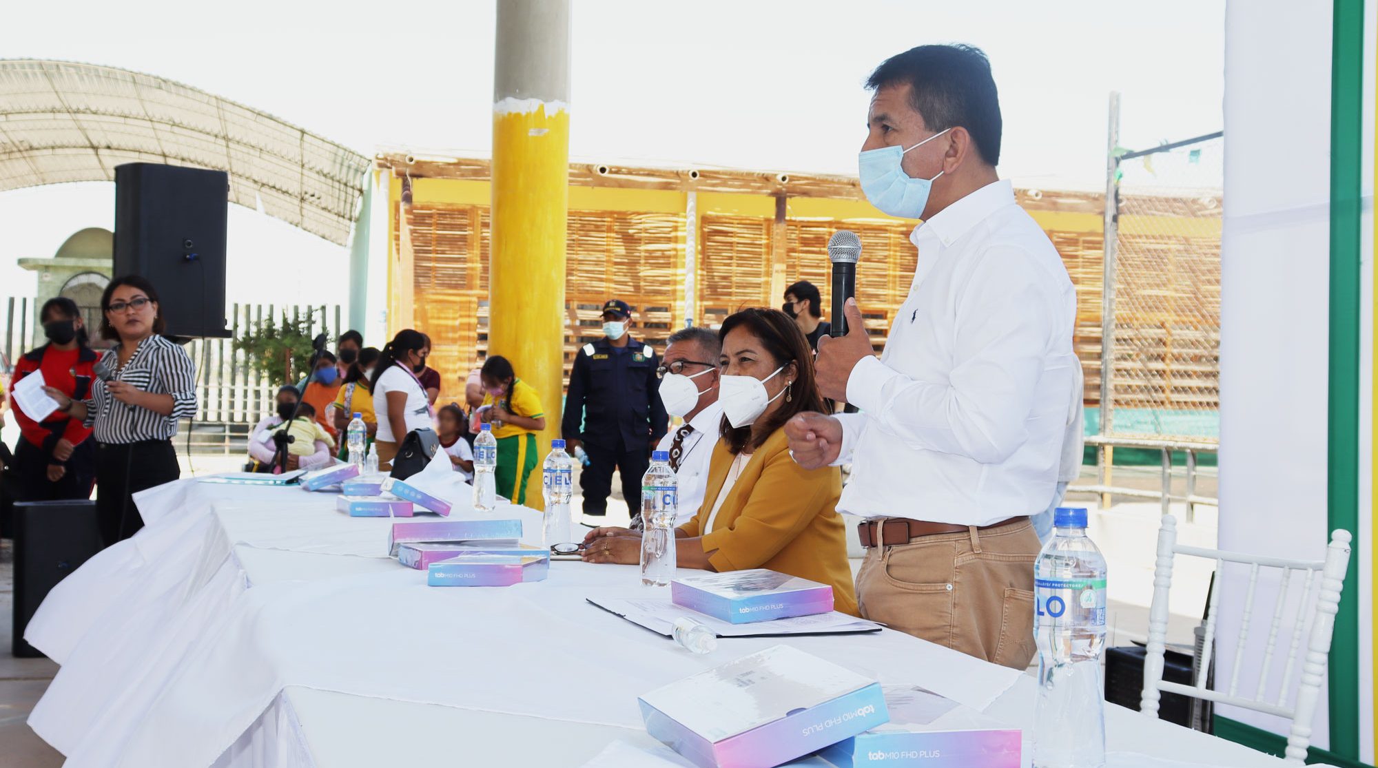 ENGIE entrega 290 tablets a instituciones educativas de Ocucaje-Ica para los estudiantes de nivel secundaria